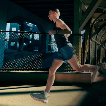 Garmin Forerunner 970, GPS, Black/Amp Yellow